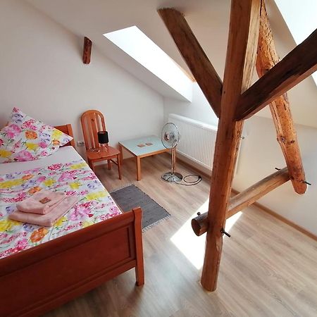 Casa Bunicii Hotel Sasca Montană Екстериор снимка