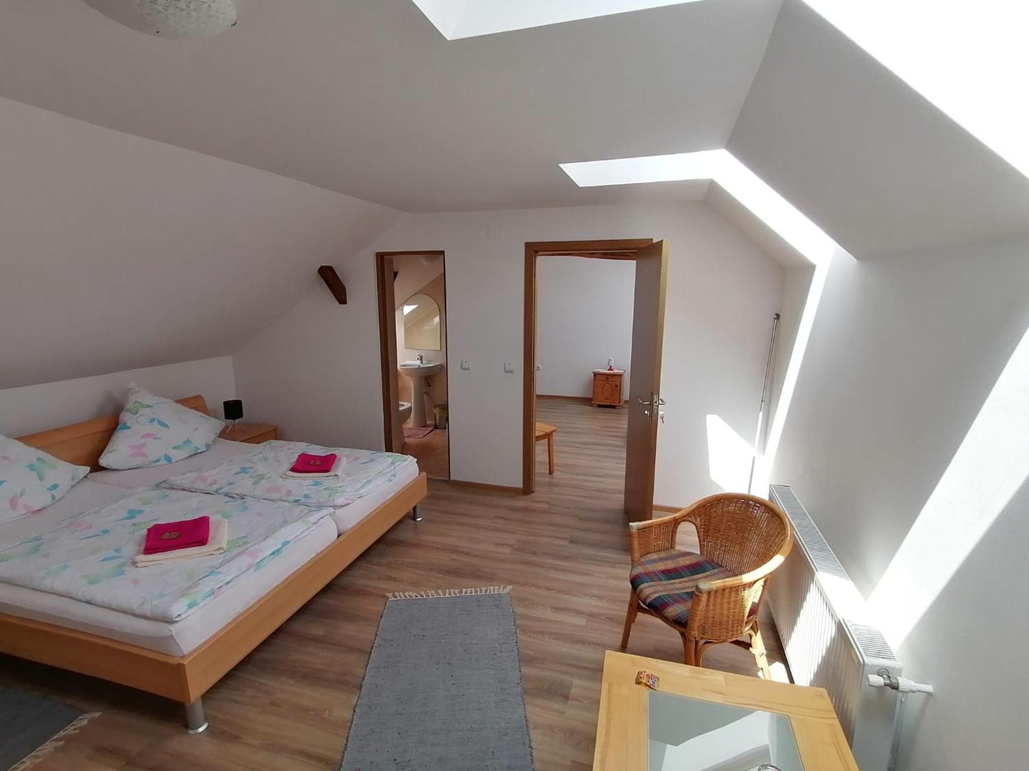 Casa Bunicii Hotel Sasca Montană Екстериор снимка