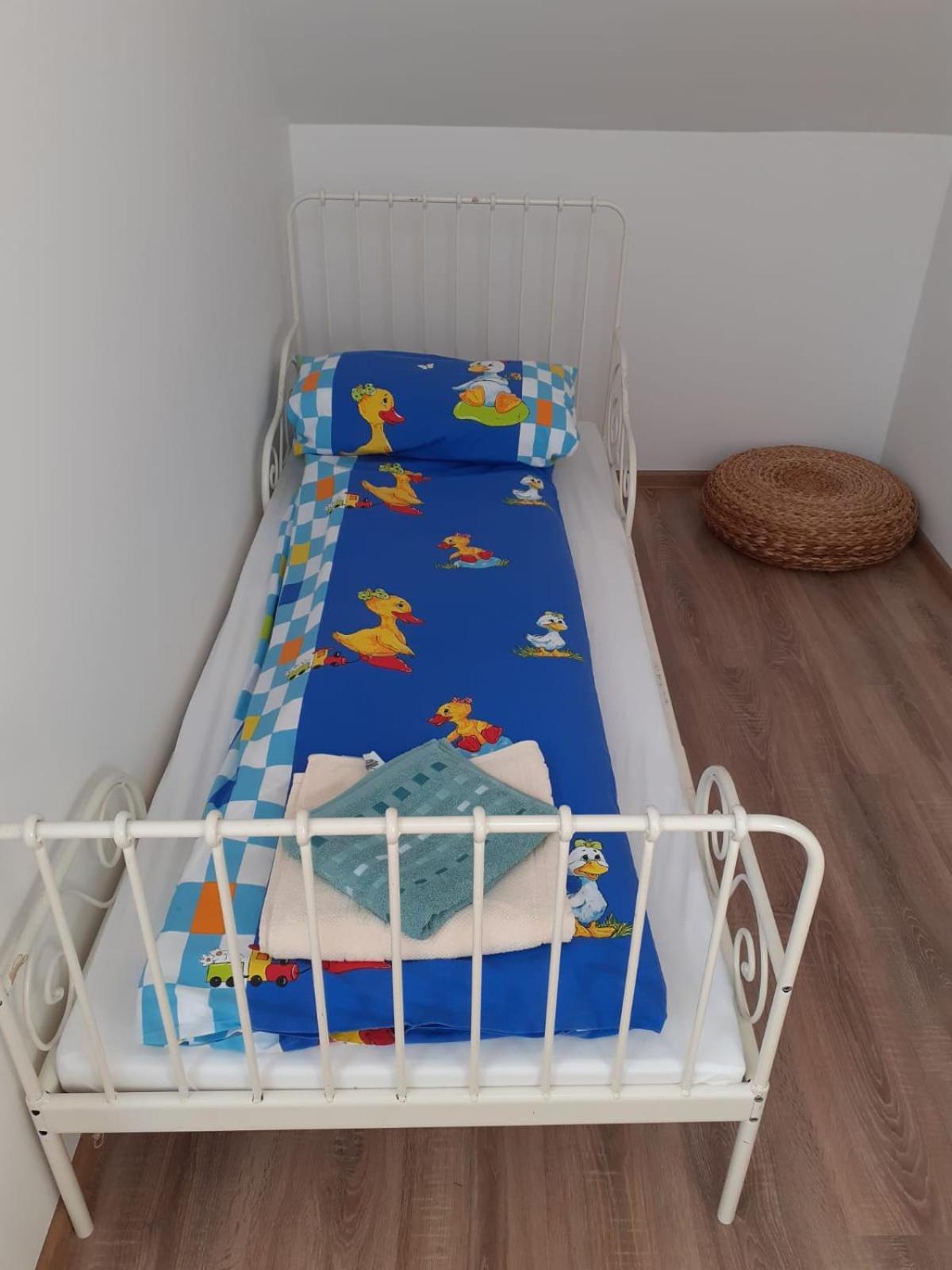 Casa Bunicii Hotel Sasca Montană Екстериор снимка
