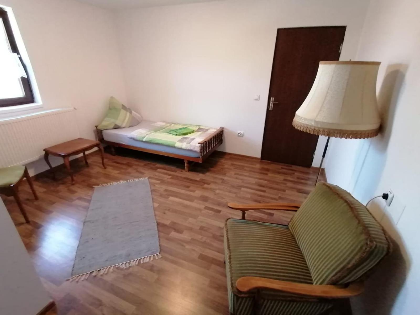 Casa Bunicii Hotel Sasca Montană Екстериор снимка