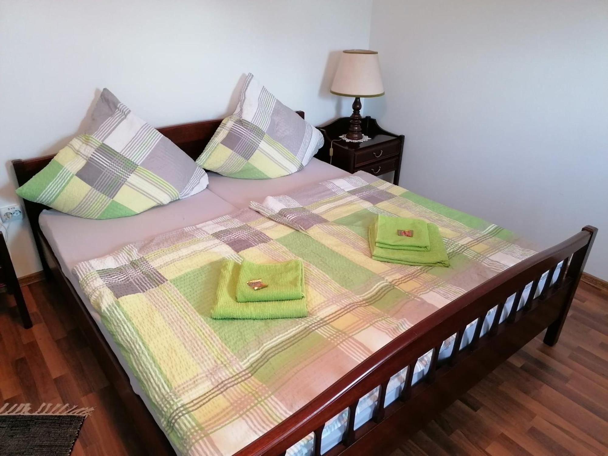 Casa Bunicii Hotel Sasca Montană Екстериор снимка